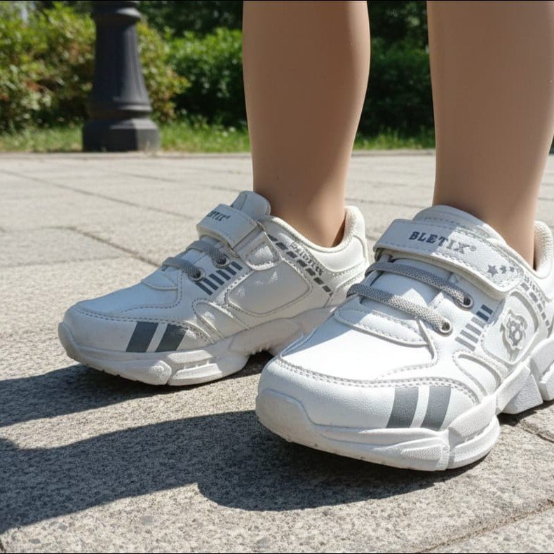 Bletix – Şık Beyaz ve Gri Detaylı Çocuk Spor Ayakkabı