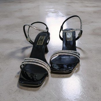 Siyah Rugan İnce Bantlı Taş Detaylı Topuklu Sandalet