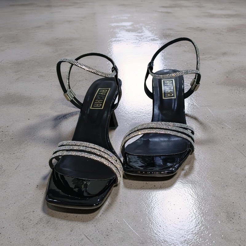 Siyah Rugan İnce Bantlı Taş Detaylı Topuklu Sandalet