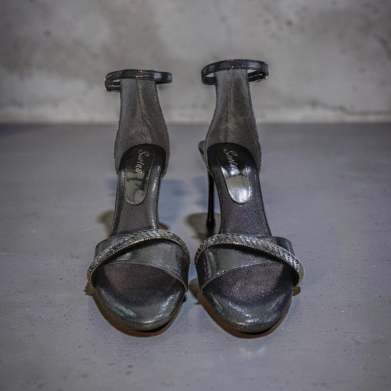 Gümüş Işıltılı İnce Bantlı Topuklu Sandalet