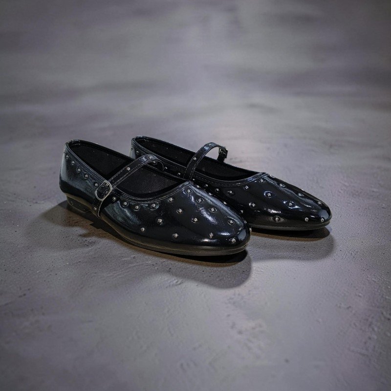 Tarzına Işıltı Kat: Zımba Detaylı Patent Mary Jane!