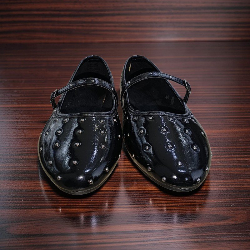 Tarzına Işıltı Kat: Zımba Detaylı Patent Mary Jane!