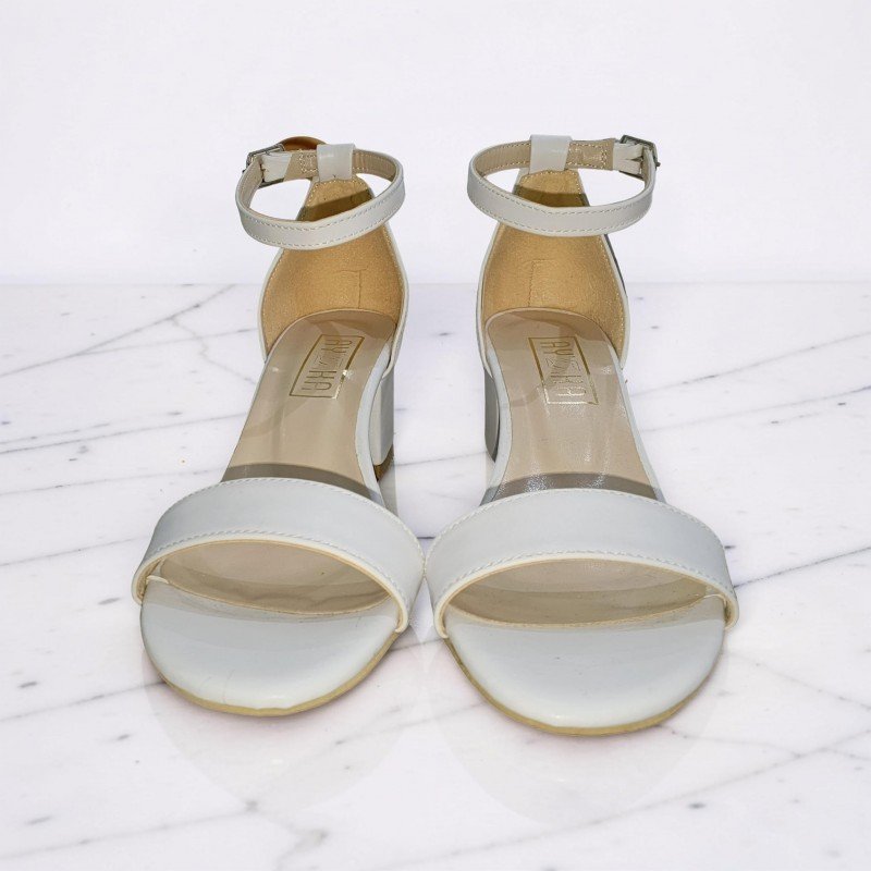 Zarif Beyaz Tek Bantlı Blok Topuklu Sandalet