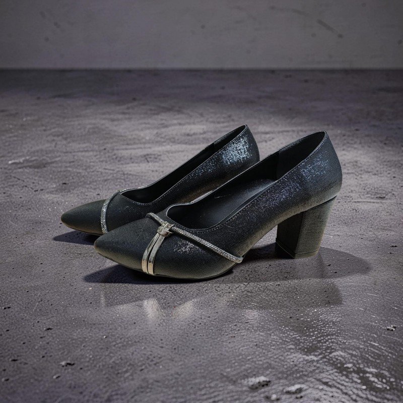 Işıltılı Şıklık: Gümüş Detaylı Siyah Abiye Ayakkabı