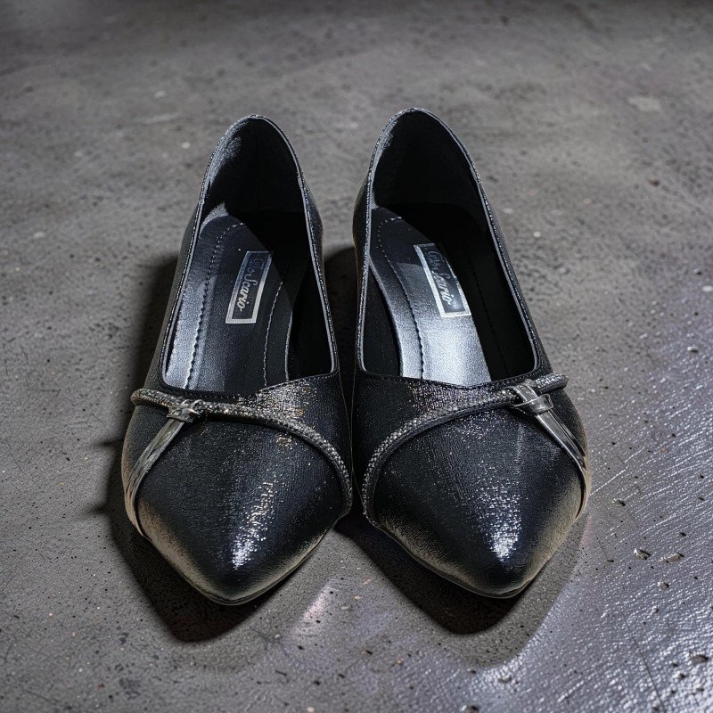 Işıltılı Şıklık: Gümüş Detaylı Siyah Abiye Ayakkabı