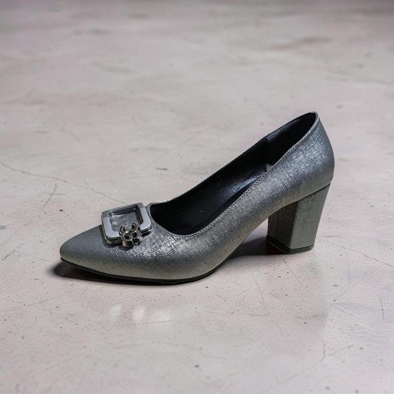 Gümüş Parıltılı Kare Toka Detaylı Kalın Topuklu Ayakkabı