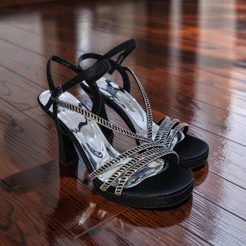 Şık Taş Detaylı Siyah Saten Platform Topuklu Ayakkabı