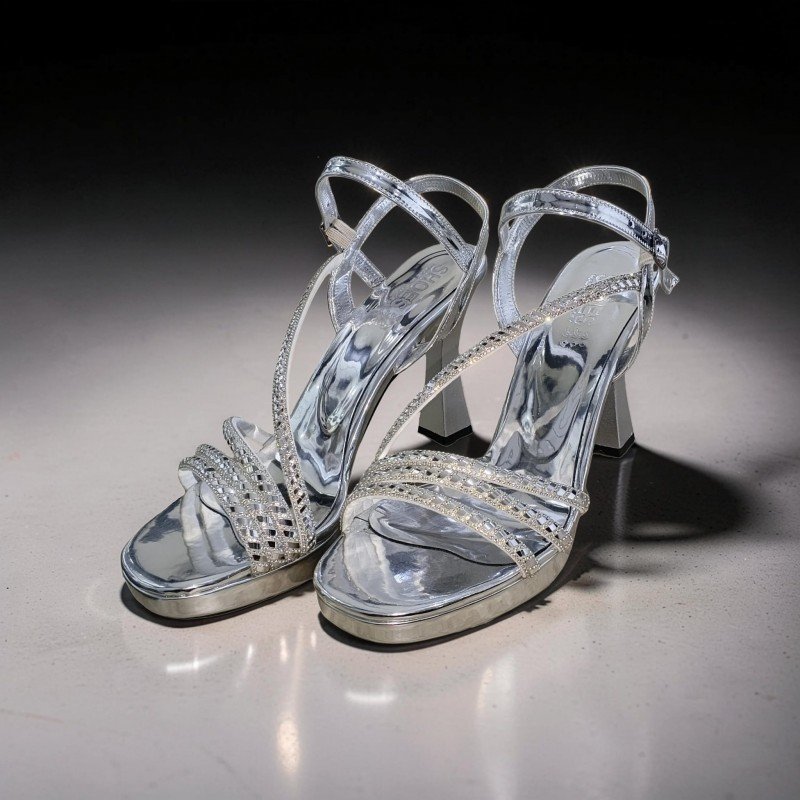 Göz Alıcı Gümüş Taşlı Platform Topuklu Sandalet
