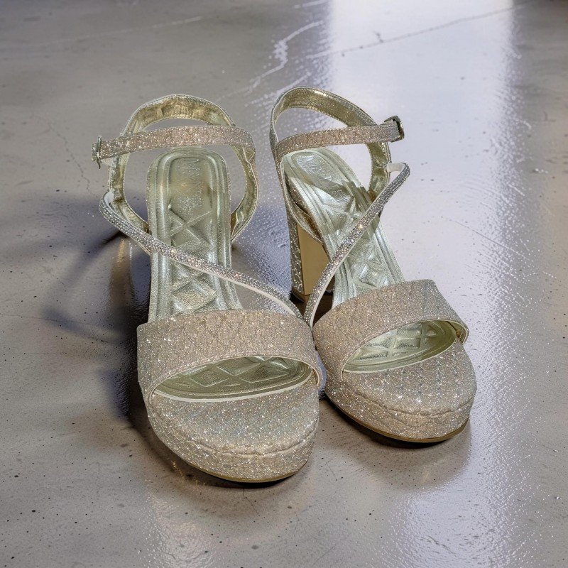 Göz Alıcı Gümüş Simli Platform Topuklu Ayakkabı