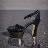 Siyah Parlak Dokulu Platform Topuklu Ayakkabı