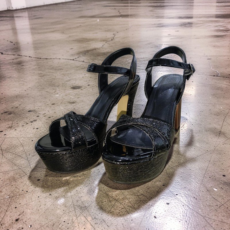 Göz Alıcı Siyah Rugan & Işıltılı Platform Topuklu Sandalet