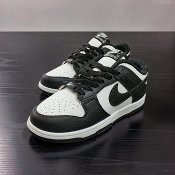 SB Dunk Low Pro - "Panda"