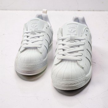 Klasik Beyaz Spor Ayakkabı