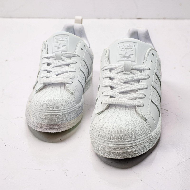 Klasik Beyaz Spor Ayakkabı