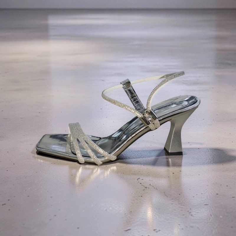 Gümüş Taşlı İnce Bantlı Tasarım Topuklu Sandalet