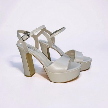 Kalın Topuklu Bilekten Bağlamalı Platform Sandalet