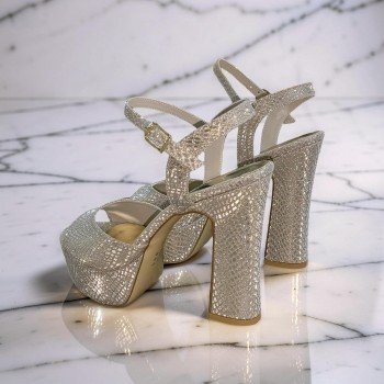 Gümüş Işıltılı Yüksek Platform Topuklu Abiye Ayakkabı - Şıklık ve Konfor Bir Arada!