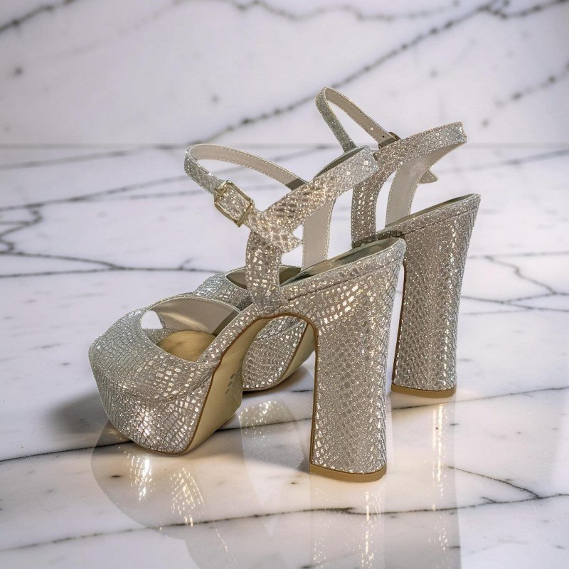 Gümüş Işıltılı Yüksek Platform Topuklu Abiye Ayakkabı - Şıklık ve Konfor Bir Arada!