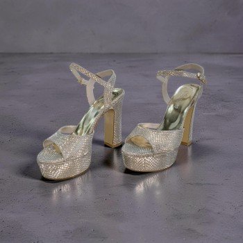 Gümüş Işıltılı Yüksek Platform Topuklu Abiye Ayakkabı - Şıklık ve Konfor Bir Arada!