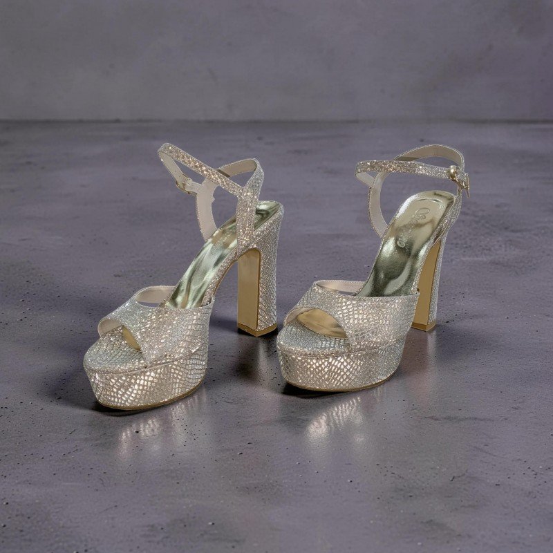 Gümüş Işıltılı Yüksek Platform Topuklu Abiye Ayakkabı - Şıklık ve Konfor Bir Arada!