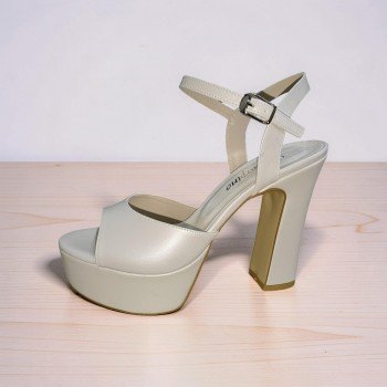 Şık İnci Beyazı Platform Topuklu Ayakkabı