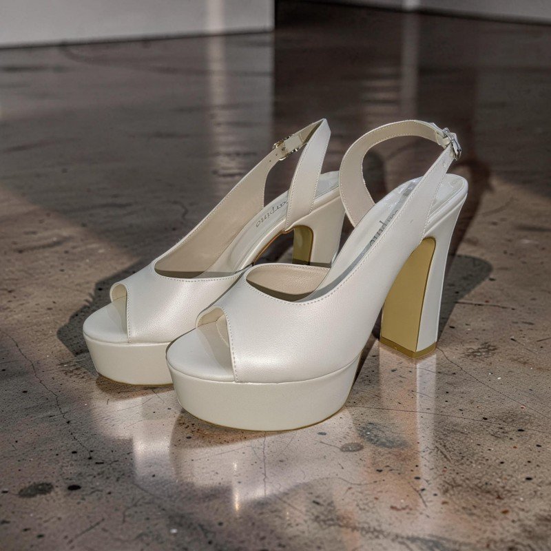 Şık Beyaz Platform Topuklu Sandalet