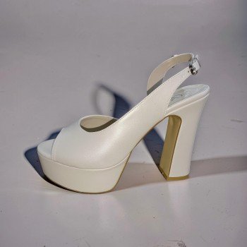 Şık Beyaz Platform Topuklu Sandalet
