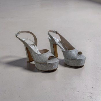 Gümüş Simli Platform Topuklu Sandalet - Işıltılı ve Şık